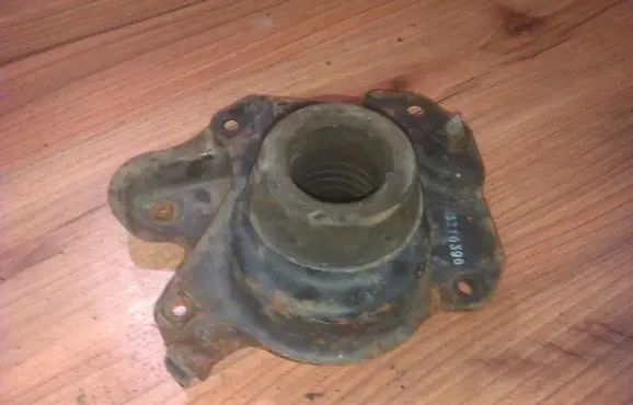 Volkswagen Polo III 6N 6N2 6NF Engine mount bracket 6n0199573e