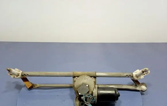 Suzuki Swift I Front wiper linkage and motor 