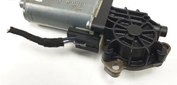 Mercedes-Benz C W204 Seat adjustment motor 0390203001