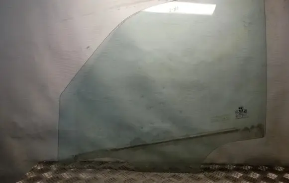 Hyundai Terracan Front door window glass four-door