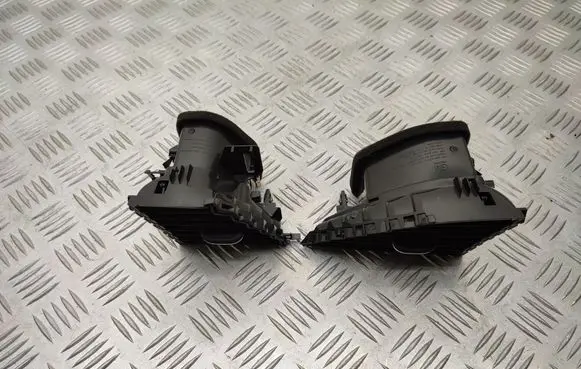 Opel Insignia B Dash center air vent grill 39017312 39017311