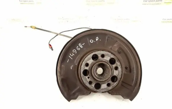 Mercedes-Benz C W204 Rear wheel hub 2043503208 2043500441