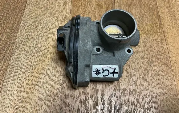 Ford Focus Throttle valve VP4F9U9E928