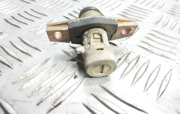 Subaru Legacy Tailgate exterior lock 