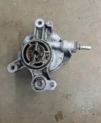 Ford C-MAX I Vacuum pump