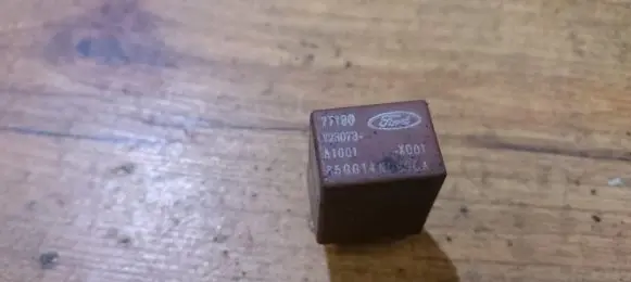 Ford Sierra Other relay V23073 95GC14N089CA