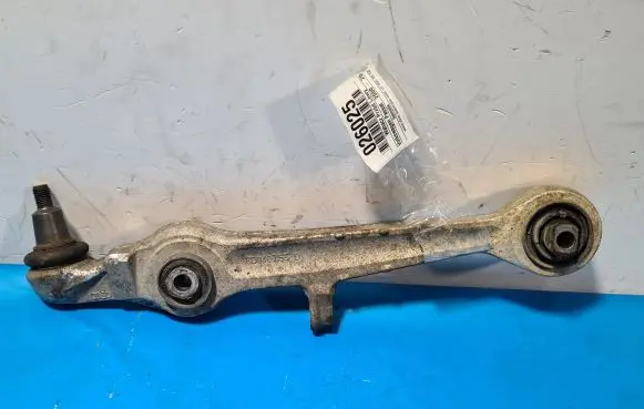 Volkswagen PASSAT B5.5 Front control arm 8d0407155d