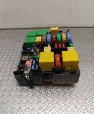 Peugeot Expert Fuse module 9808959080