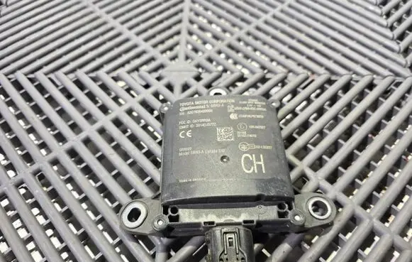 Toyota C-HR I Blind spot module 88162F4010 10R047527 202LSC077