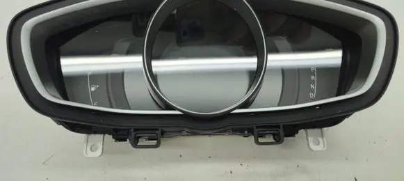 Volvo V40 Speedometer (instrument cluster) 31473472