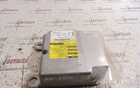 Toyota Avensis T270 Airbag control unit/module 8917005321