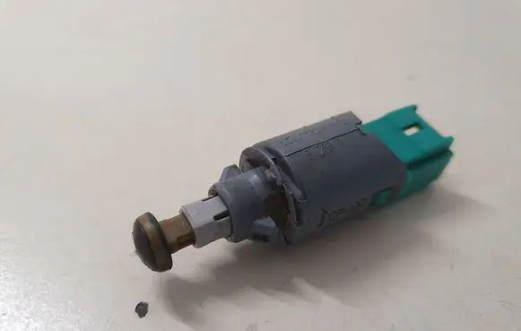 Opel Vivaro Brake pedal sensor switch 8200168240