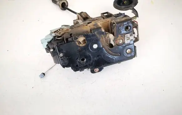 Skoda Octavia Mk2 (1Z) Front door lock 3d1837015ab