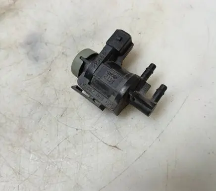 Volkswagen Golf IV Turbo solenoid valve 1J0906283A