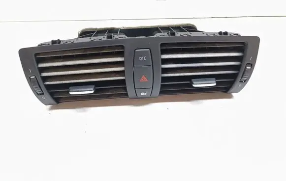 BMW 1 E81 E87 Dash center air vent grill 7059189
