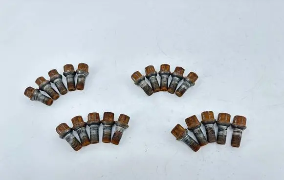 Volkswagen PASSAT B7 Nuts/bolts 