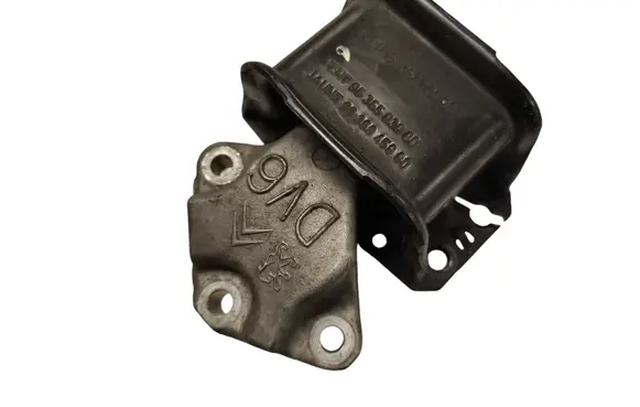 Engine mount bracket