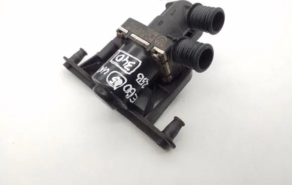 BMW 5 E60 E61 Coolant heater control valve 6920226 641169202260W