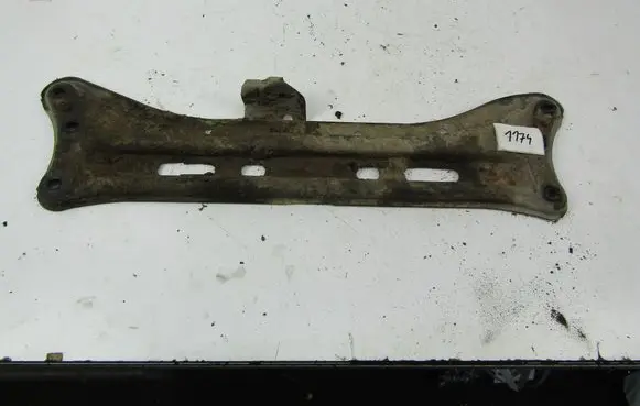 Mazda 626 Engine mount bracket 