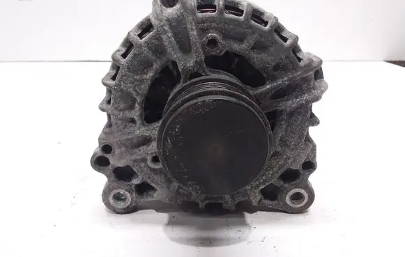 Volkswagen PASSAT B7 Generator/alternator 03L903024F