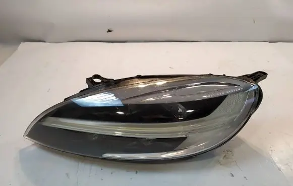 Volvo V40 Headlight/headlamp 31677018