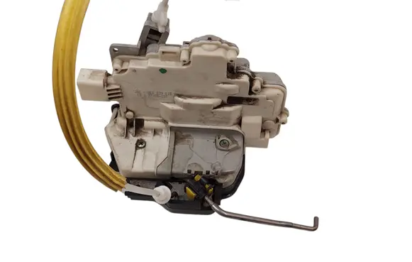 Audi A4 S4 B7 8E 8H Rear door lock 8E0839015