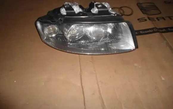 Audi A4 S4 B6 8E 8H Headlight/headlamp