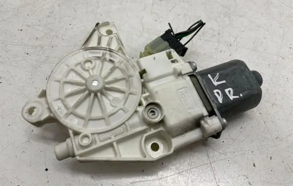 Mercedes-Benz E W212 Front door window regulator motor A2048200142