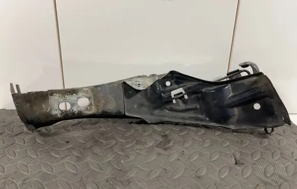 Audi A6 S6 C4 4A Radiator mount bracket 4A0805807