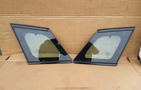 Land Rover Range Rover Evoque L538 Front triangle window/glass 