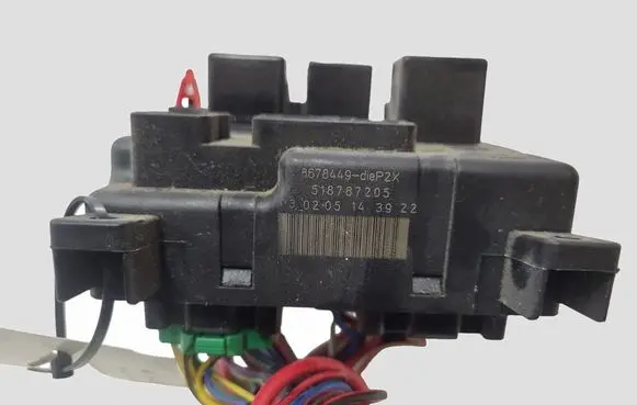 Volvo S60 Fuse module 518787205