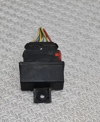 Peugeot 308 Fuel pump relay 240107