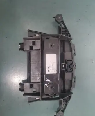 Opel Astra K Hazard light switch 39047240