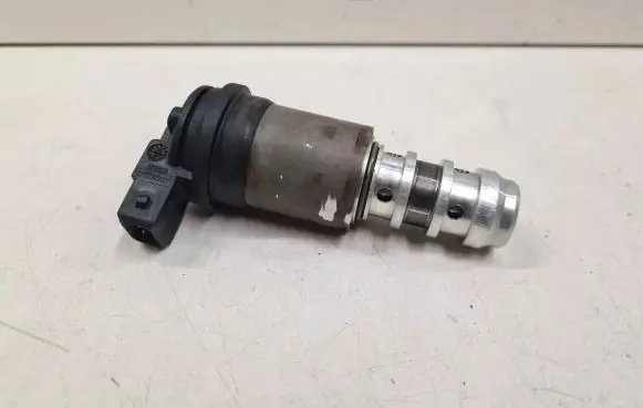 BMW 1 E82 E88 Camshaft vanos timing valve 13150137 1136170732312