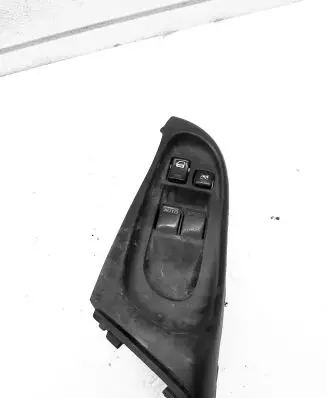 Nissan Almera N16 Electric window control switch 80961