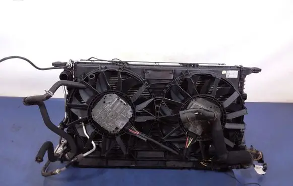 Audi A8 S8 D4 4H Coolant radiator 4H0121251C