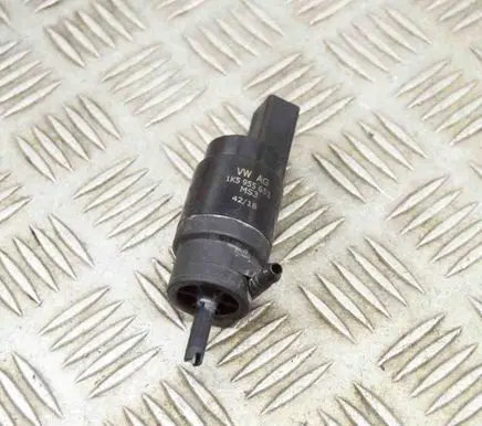 Volkswagen Amarok Windscreen/windshield washer pump 1K5955651