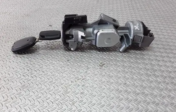 Ford Focus C-MAX Ignition lock 3M513F880AA