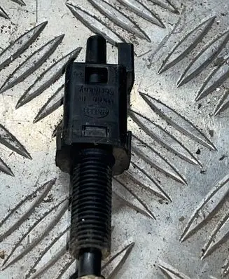 Audi A4 S4 B5 8D Brake pedal sensor switch 811907343b