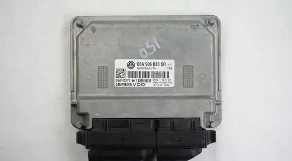 Volkswagen Caddy Engine control unit/module 06A906033ER 5WP40271