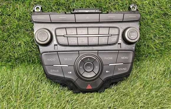 Head unit multimedia control