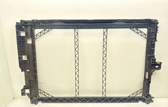 Volvo XC40 Radiator trim 32382325
