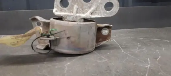 Opel Corsa D Engine mount vacuum valve 13234017