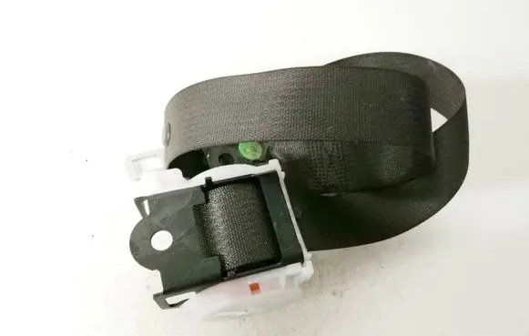 Middle seatbelt (rear)