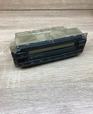 Volkswagen PASSAT B5 Radio/CD/DVD/GPS head unit 3B1907044A 5HB007617