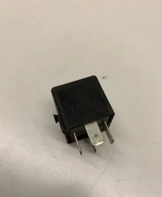 Mercedes-Benz A W168 Other relay A0025421319 V23134B52X356