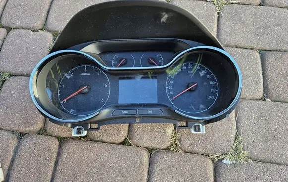Opel Crossland X Speedometer (instrument cluster) 9822632880