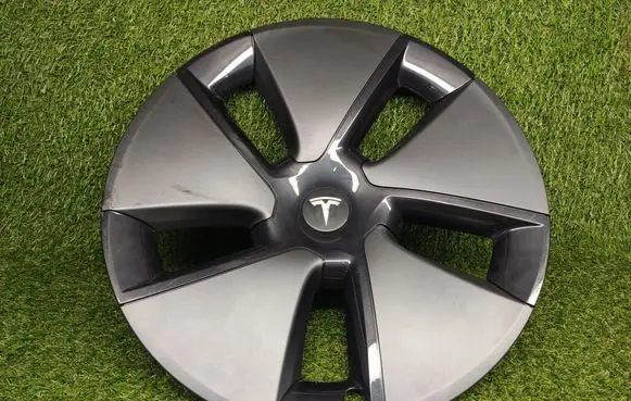 Tesla Model 3 R18 wheel hub/cap/trim 104427100A TLQ00410104