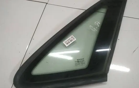 Renault Laguna I Rear side window AS2