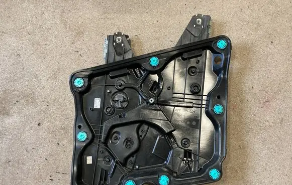 Volkswagen Golf VIII Front window lifting mechanism without motor 5H0837402E